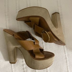 Jessica Simpson heel